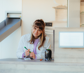 Mitarbeiterin der Rastpfuhl Apotheke